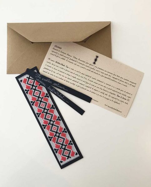 Rotes Lesezeichen Säule 1 1