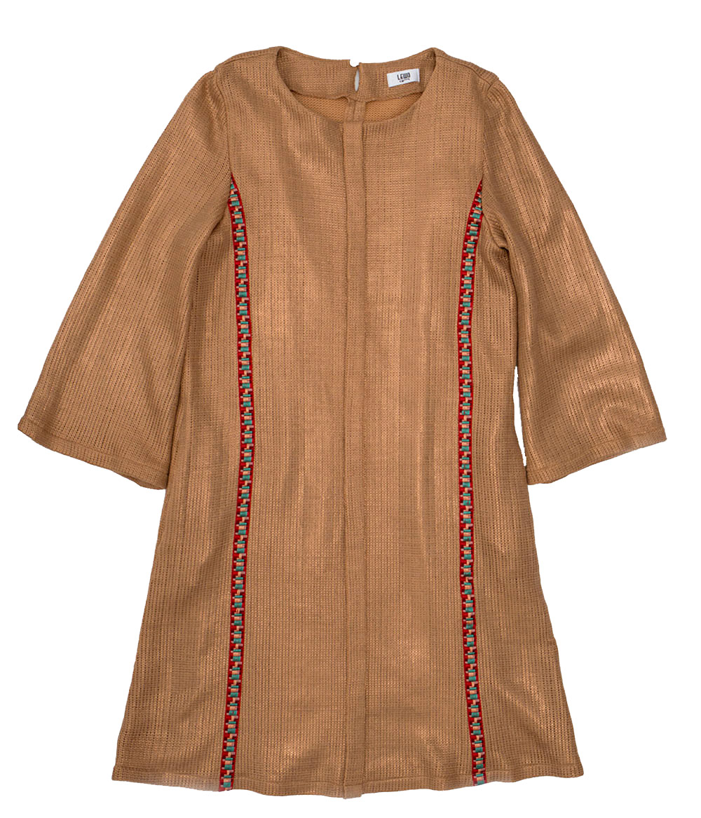 Bluza-aurie-din-saten-cu-maneca-asimetrica-1-Lewo-1e3d0555