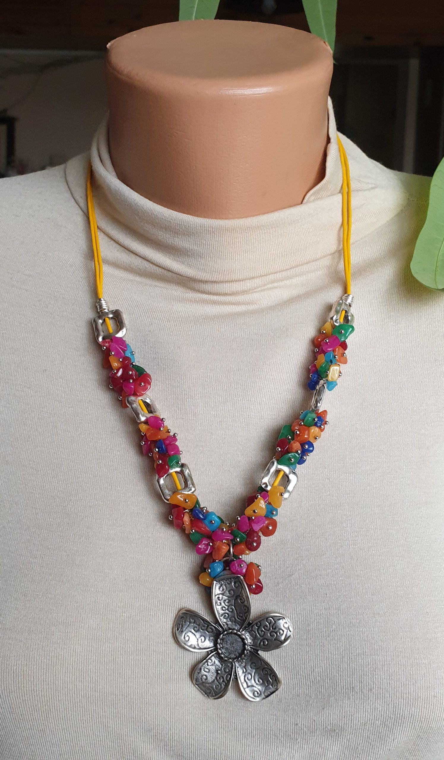 20220127_105849Colier jad colorat piele galbena-515547cf