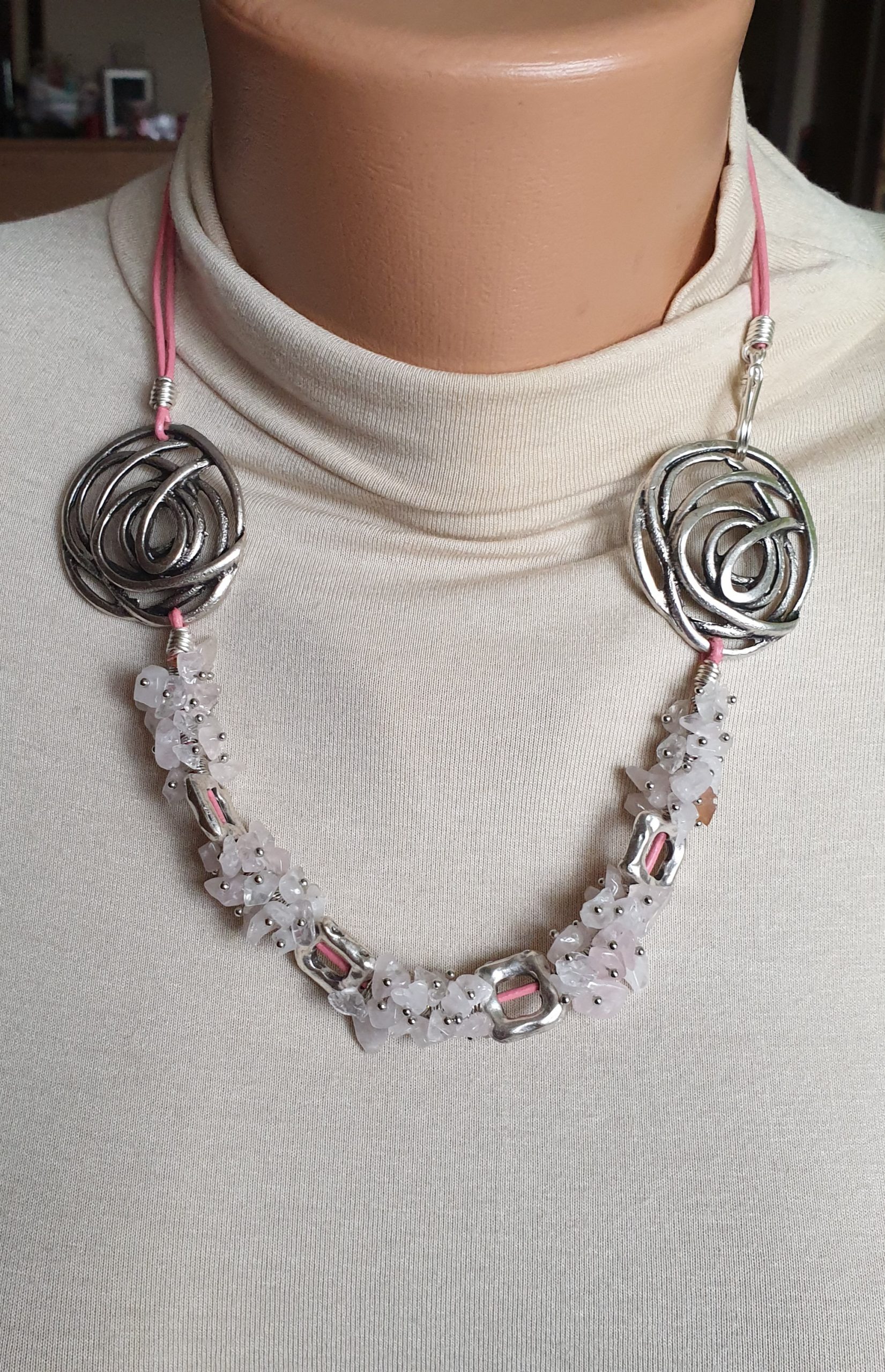 20220127_105905Colier q.roz piele roz1-d74120be