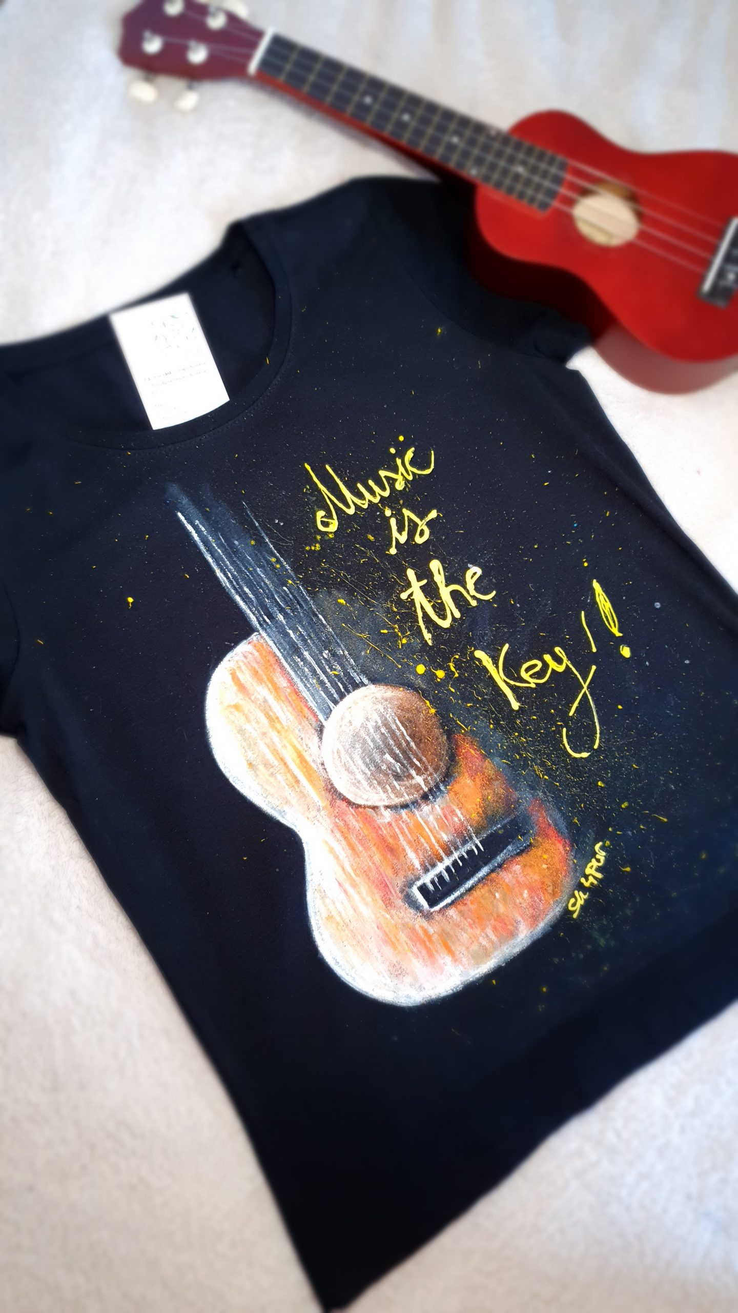 tricou pictat manual chitara-038e604d