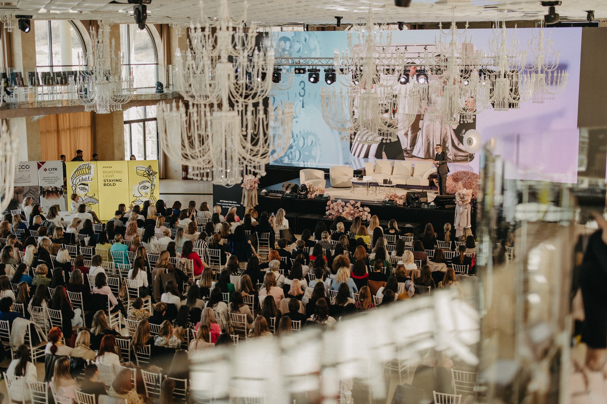 THE WOMAN WONDERLAND 1