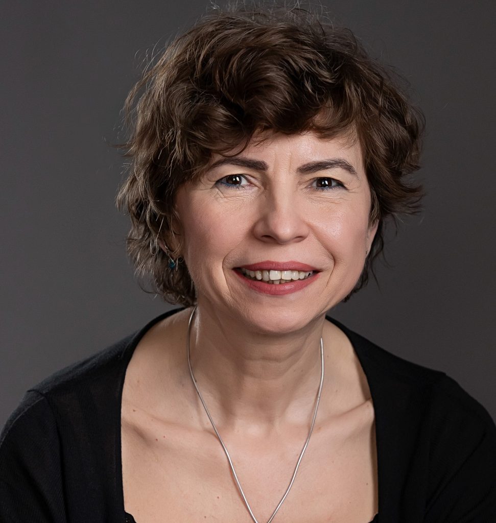 Mihaela Antoche: Am crezut că trebuie să găsesc singură toate răspunsurile 1 Copie-mica-Fotografie-de-brand-personal-antreprenoare-martie-2026-small-17